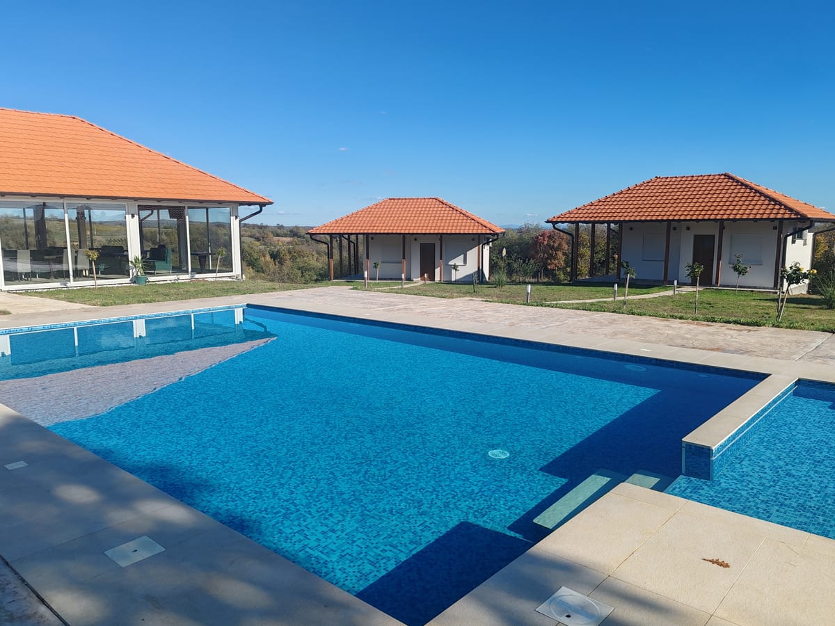 Svečano otvoren kompleks „Vinogradi Zmajevački“ na Kosmaju – novo utočište za ljubitelje prirode, vina i mira